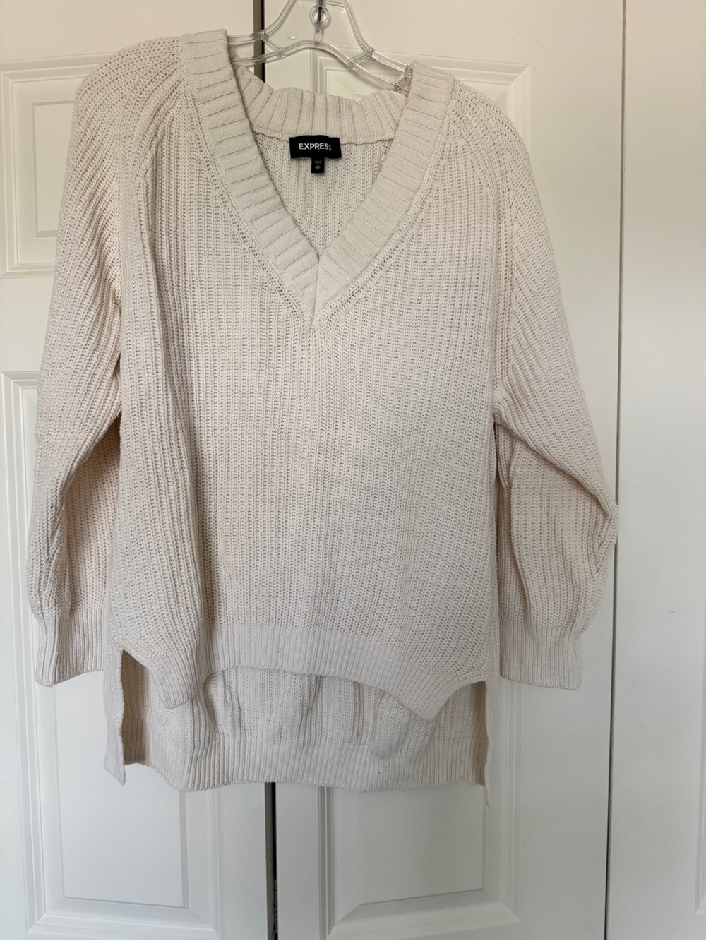 Express Ivory V-Neck Ribbed Knit Sweater
